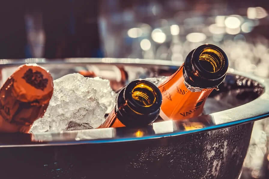 CBD und Alkohol trinken - welche Wirkung ist aus der Kombination zu erwarten?