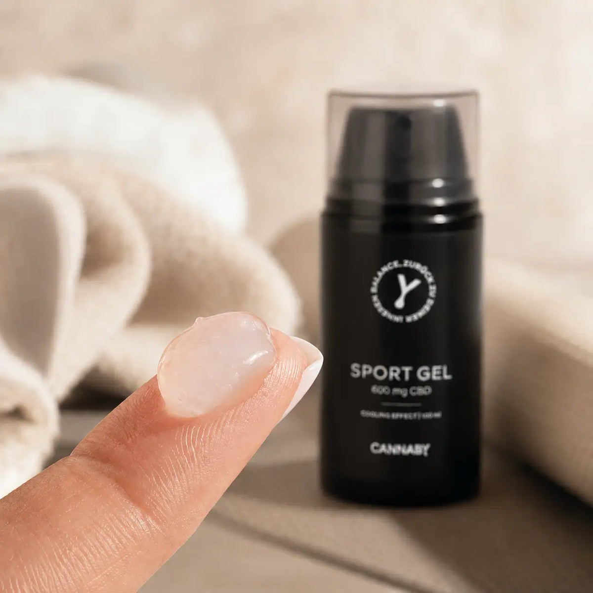 Konsistenz des CBD Sport Aktiv Gels in Nahaufnahme